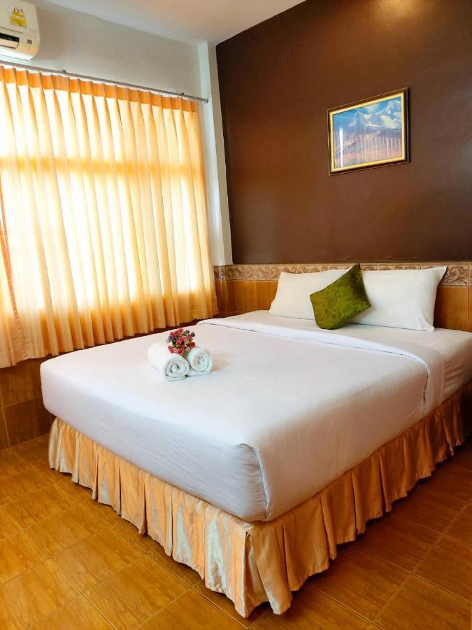 Suriwong Chumphon Hotel Eksteriør billede